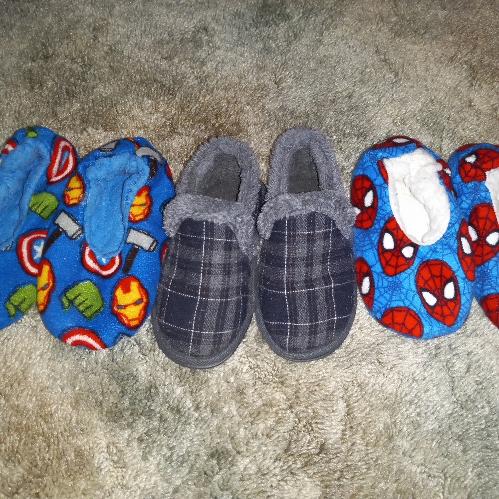 ❤️ 2 for $7 3 pairs of toddler slippers